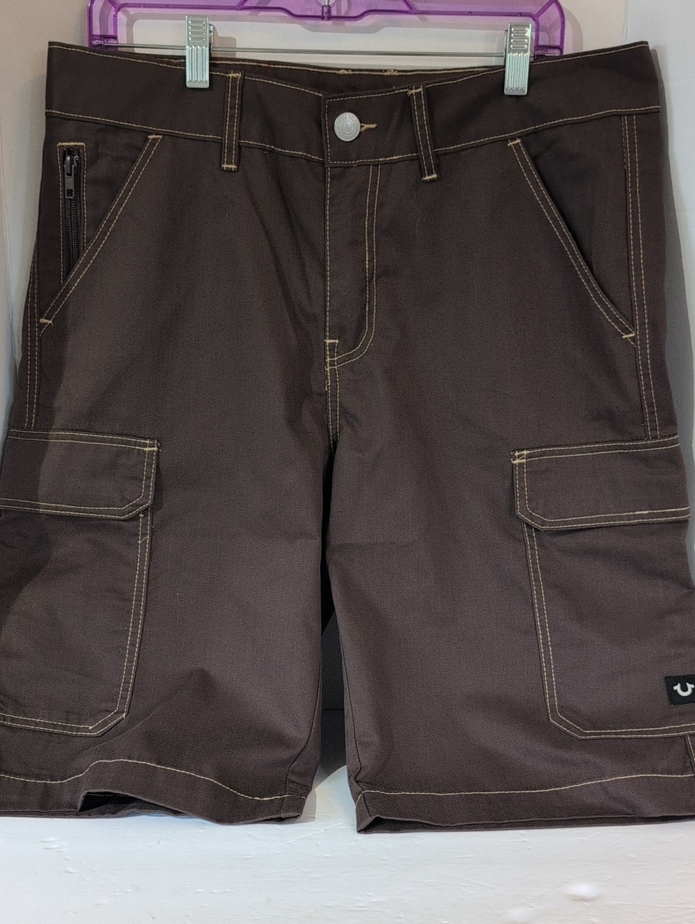 NWT True Religion Dark Brown Cargo Shorts with Contrast Stitching Men's 32